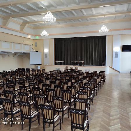 Hotel I Restauracja Admiral Легница Экстерьер фото