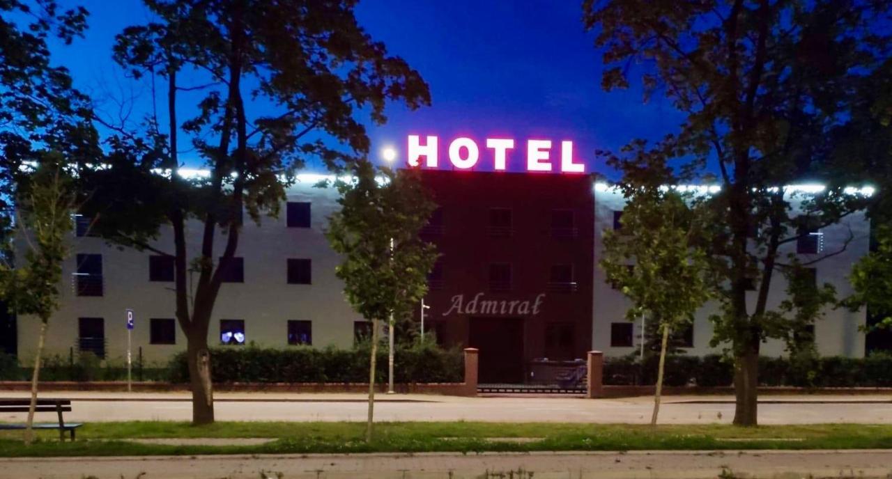 Hotel I Restauracja Admiral Легница Экстерьер фото
