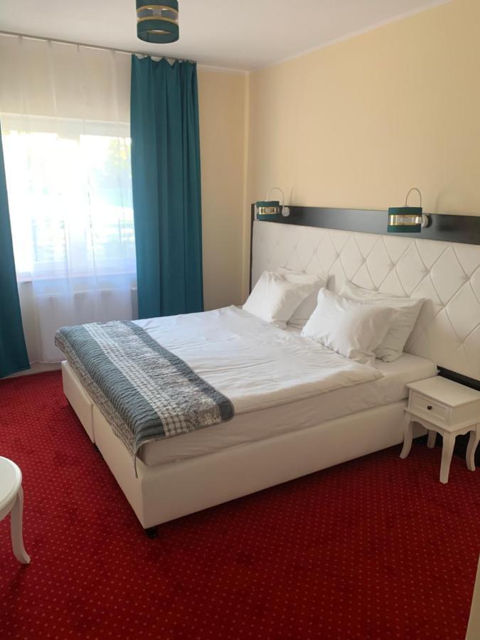 Hotel I Restauracja Admiral Легница Экстерьер фото