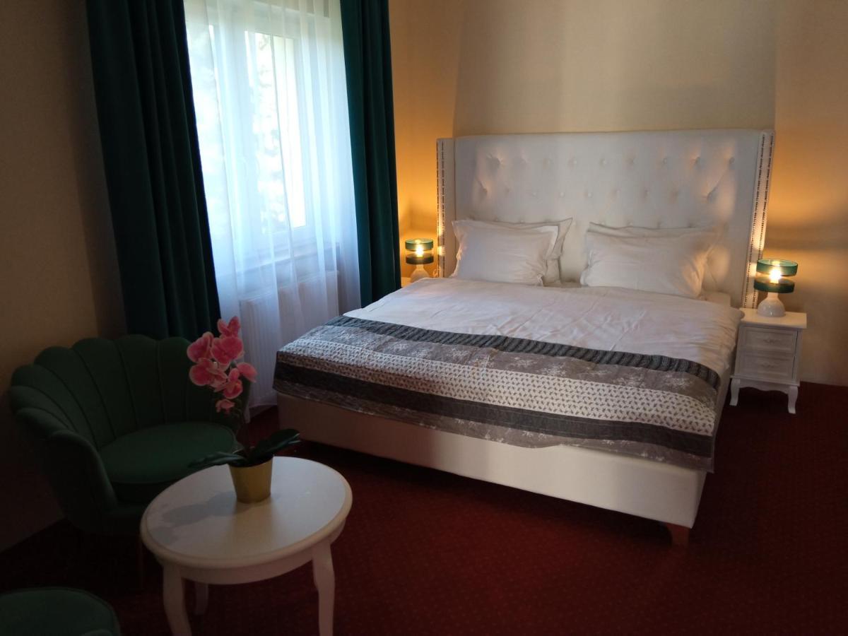 Hotel I Restauracja Admiral Легница Экстерьер фото