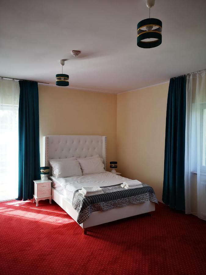 Hotel I Restauracja Admiral Легница Экстерьер фото