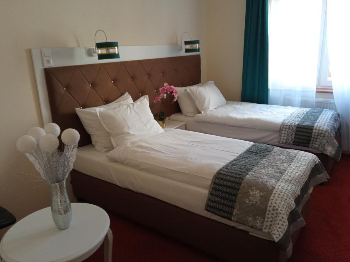 Hotel I Restauracja Admiral Легница Экстерьер фото