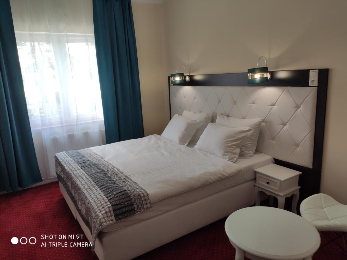 Hotel I Restauracja Admiral Легница Экстерьер фото